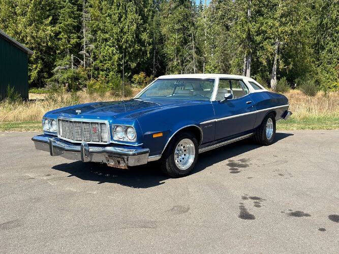 Ford-Torino-1975-Dark-Blue-Metallic-White-Vinyl-Top-White-Vinyl