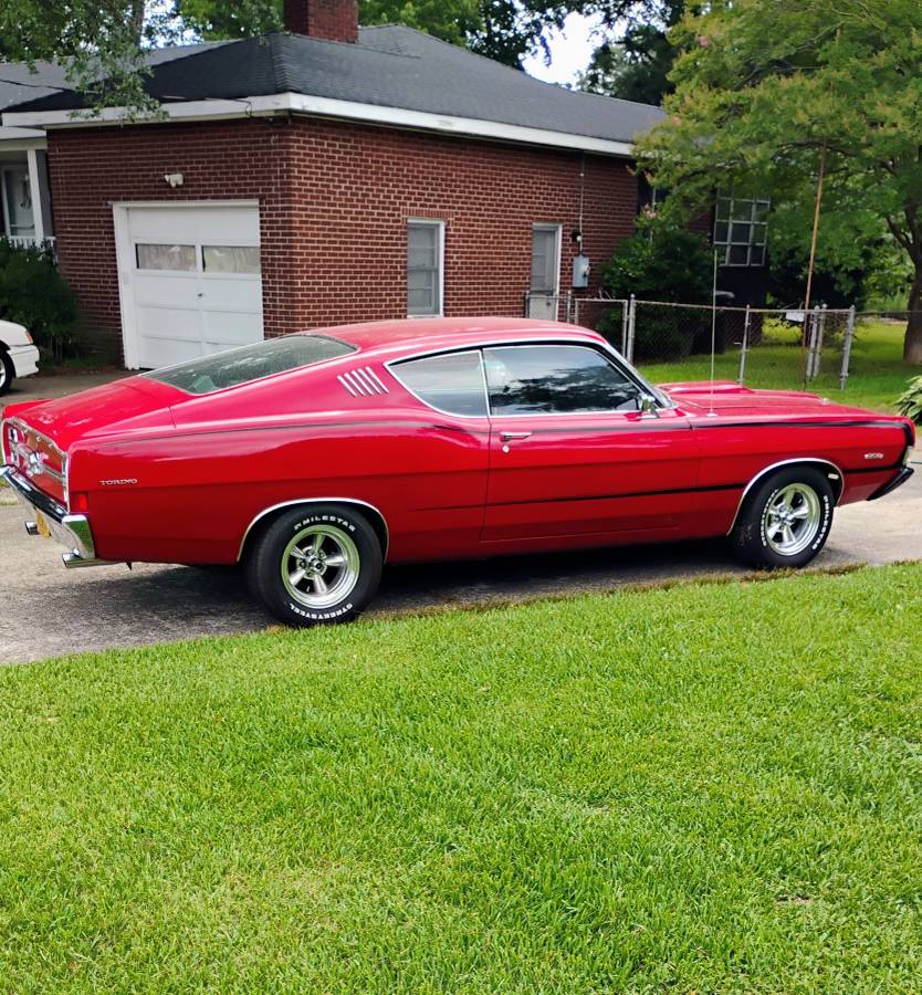 Ford-Torino-gt-1968-red