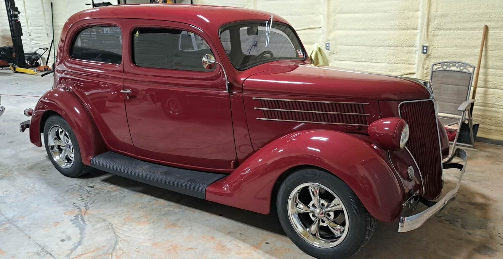 Ford-Tudor-Slantback-restomod-1936-Sedan-Tan
