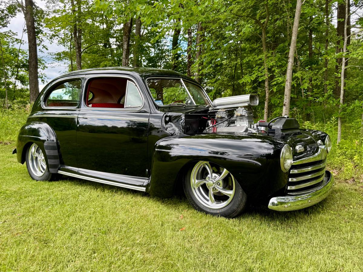 Ford-Tudor-deluxe-1946-black