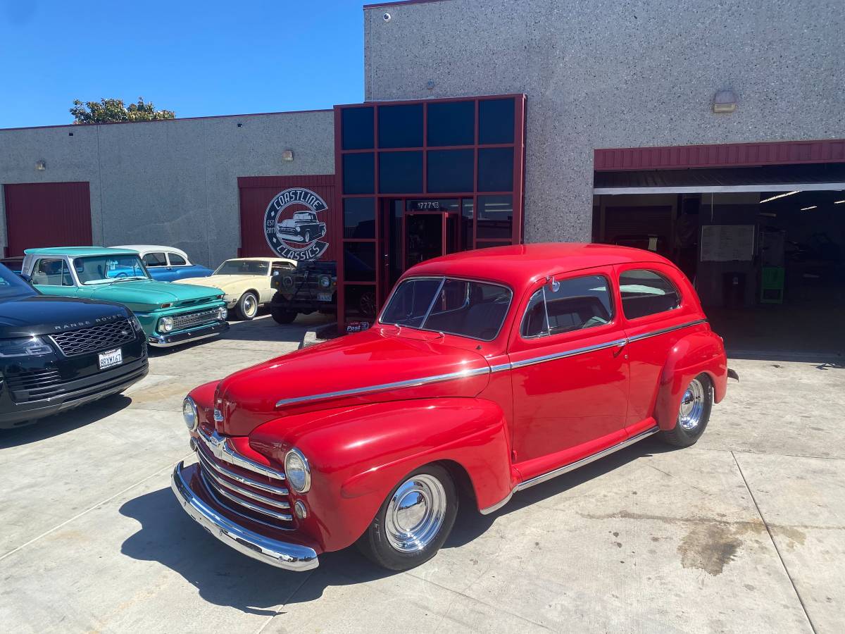 Ford-Tudor-sedan-1947-red