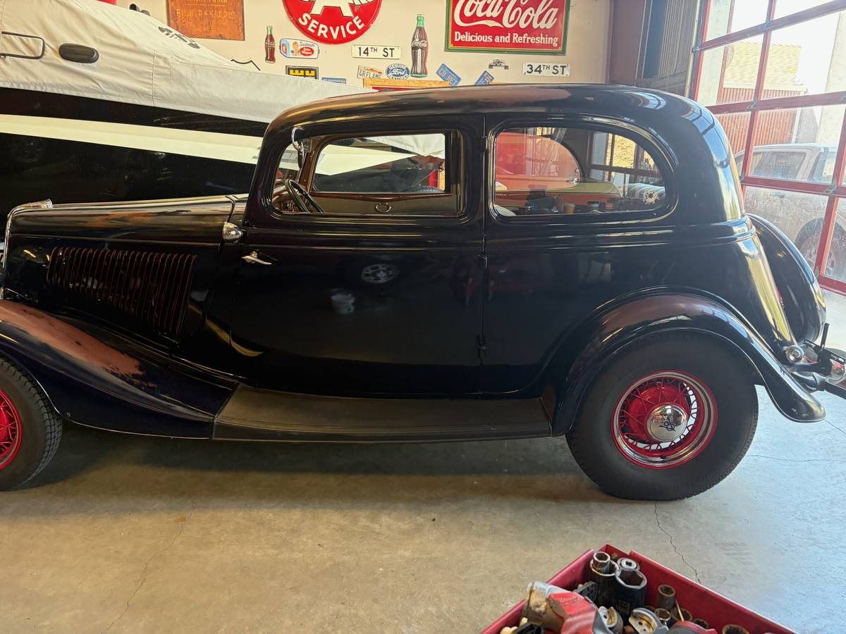 Ford-Victoria-1934-black
