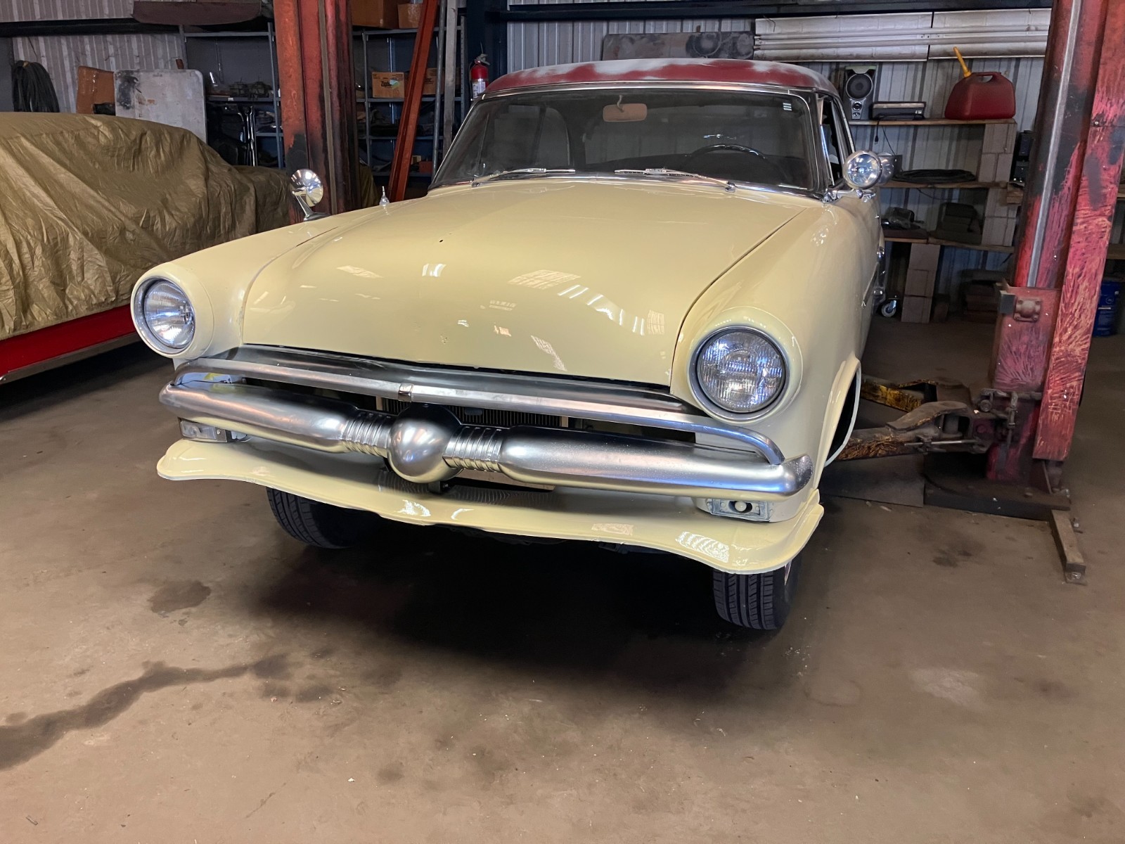 Ford-Victoria-1953-Coupe-Tan