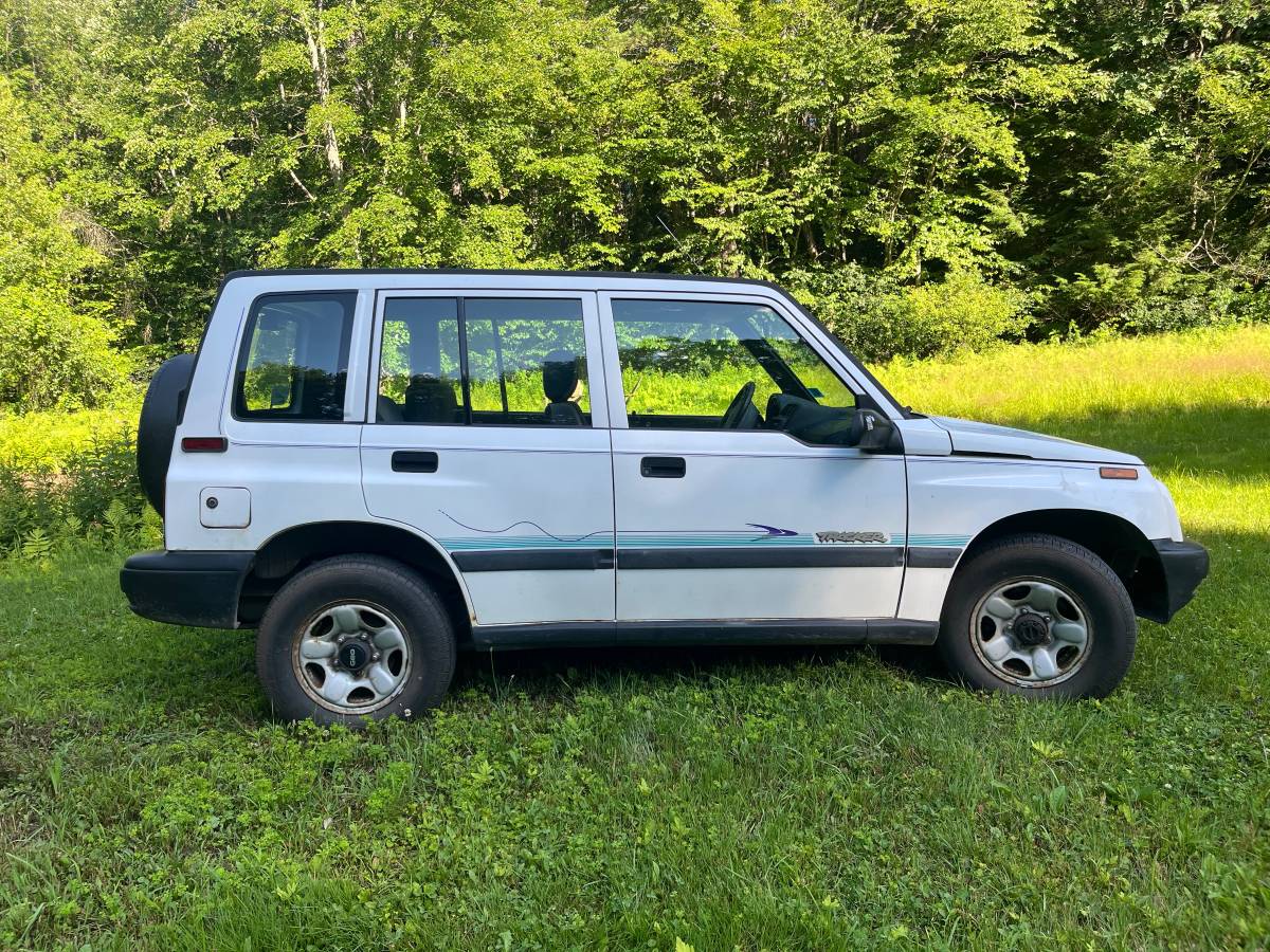 Geo-tracker-1989-white