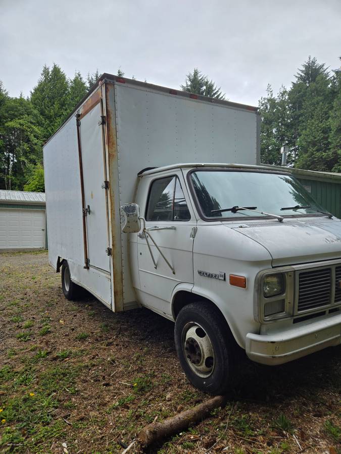 Gmc-3500-vandura-1985-white