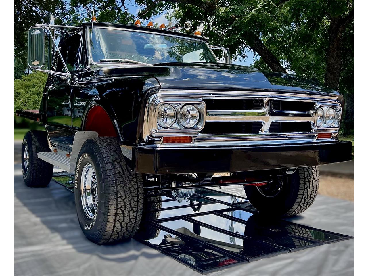 Gmc-Custom-truck-1967-Black-Red
