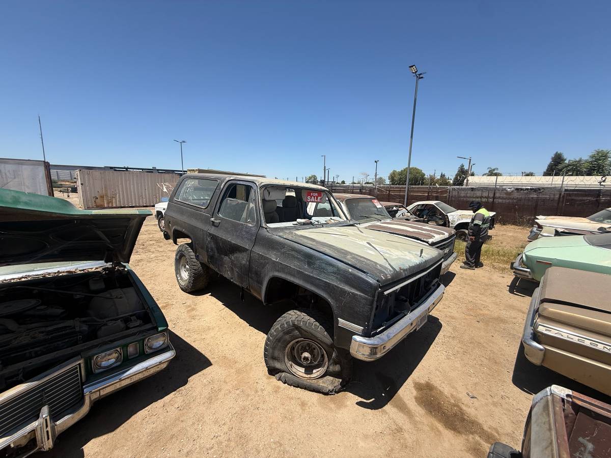 Gmc-Jimmy-blazer-1978-white