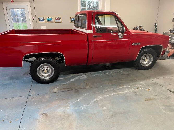 Gmc-Sierra-grande-1983-Red