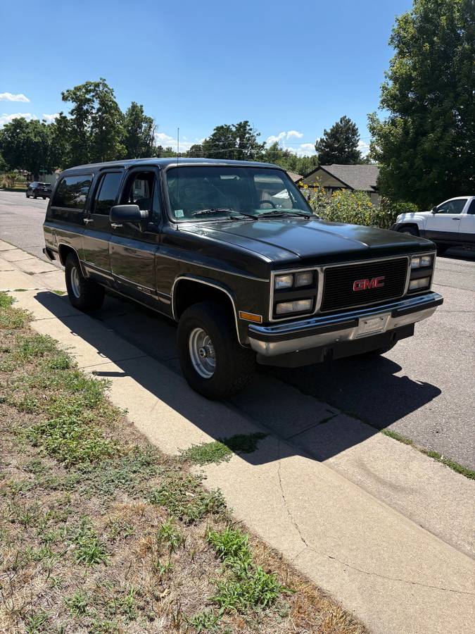 Gmc-Suburban-1500-1990-black