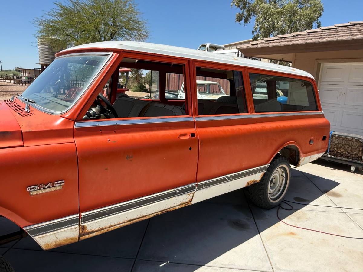 Gmc-Suburban-1972-red