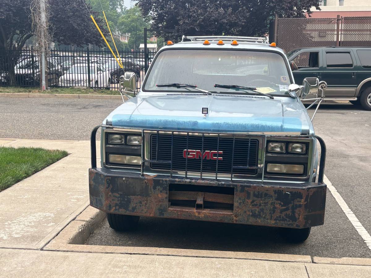 Gmc-Suburban-2500-1990-blue