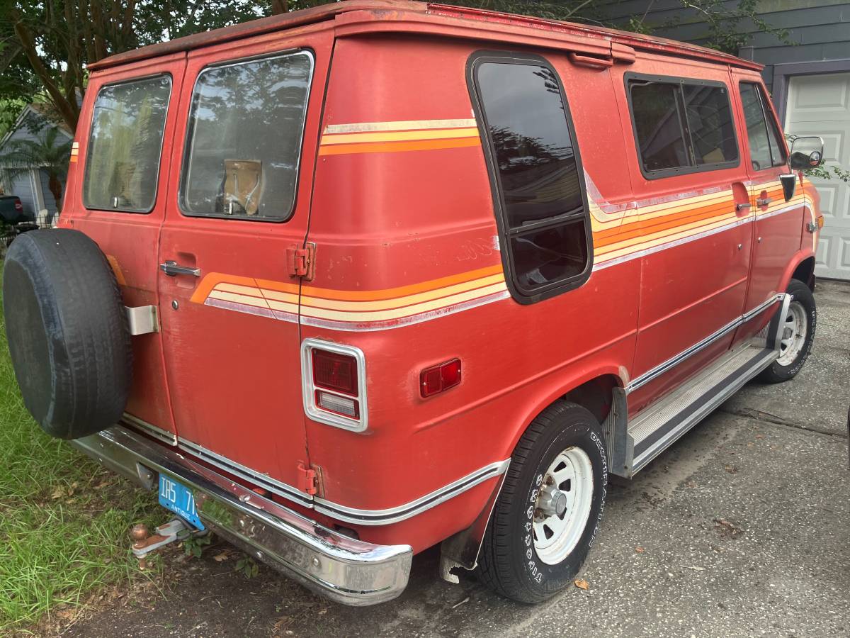 Gmc-Vandura-1979-red