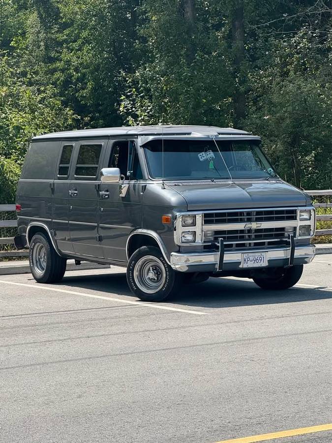 Gmc-Vandura-g1500-1988-grey