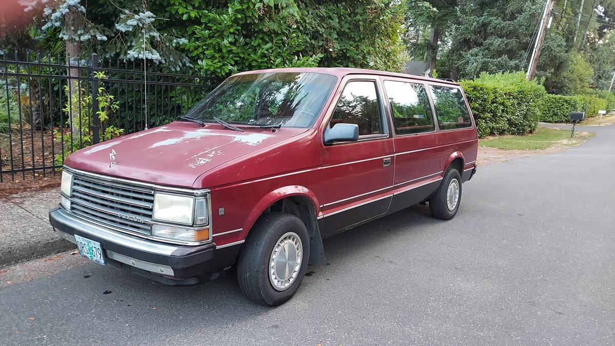 Grand-plymouth-voyager-1988-red