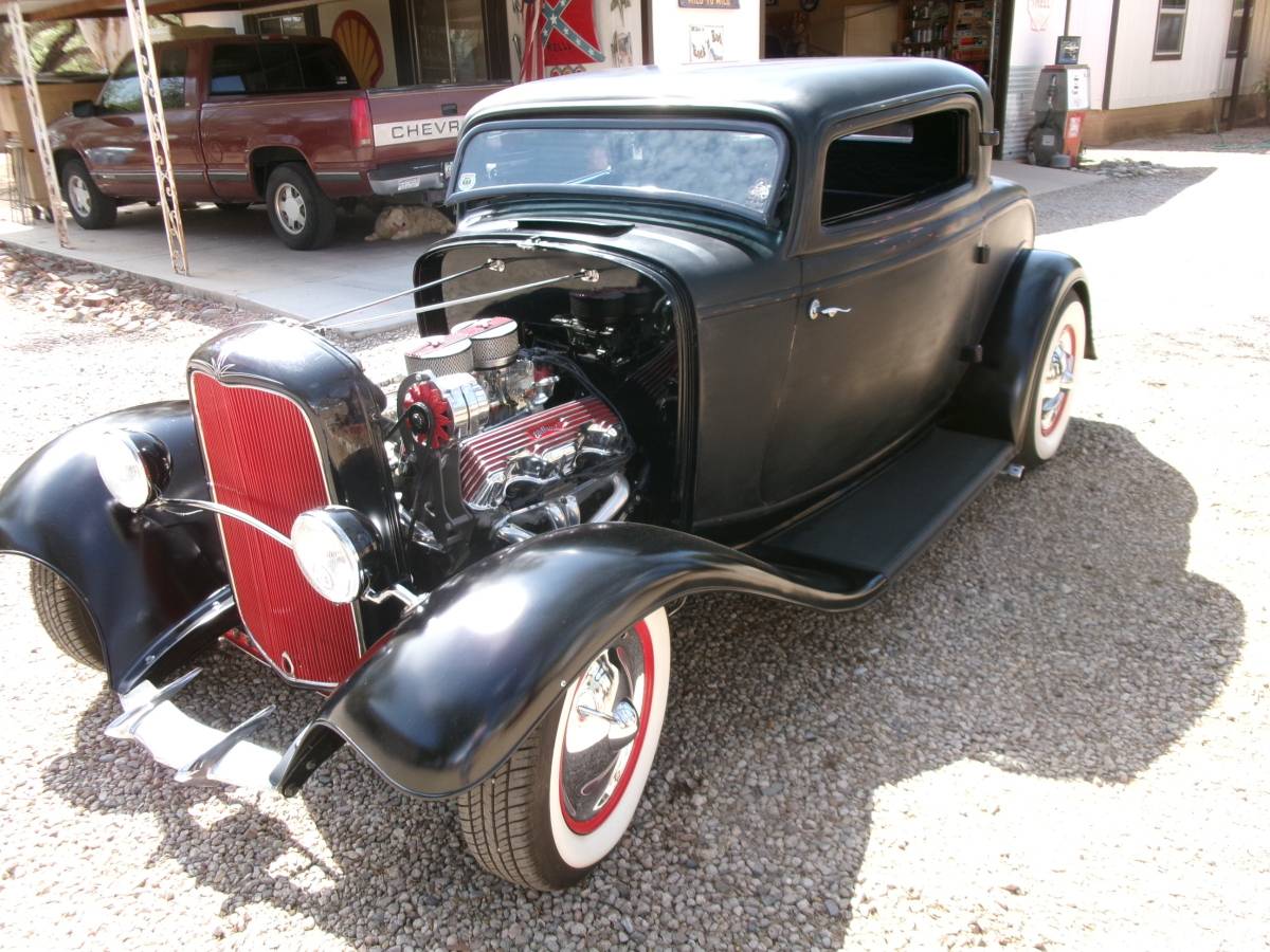 Henry-ford-3-window-coupe-1932-black