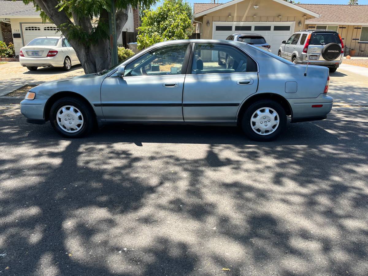 Honda-Accord-lx-1994-blue
