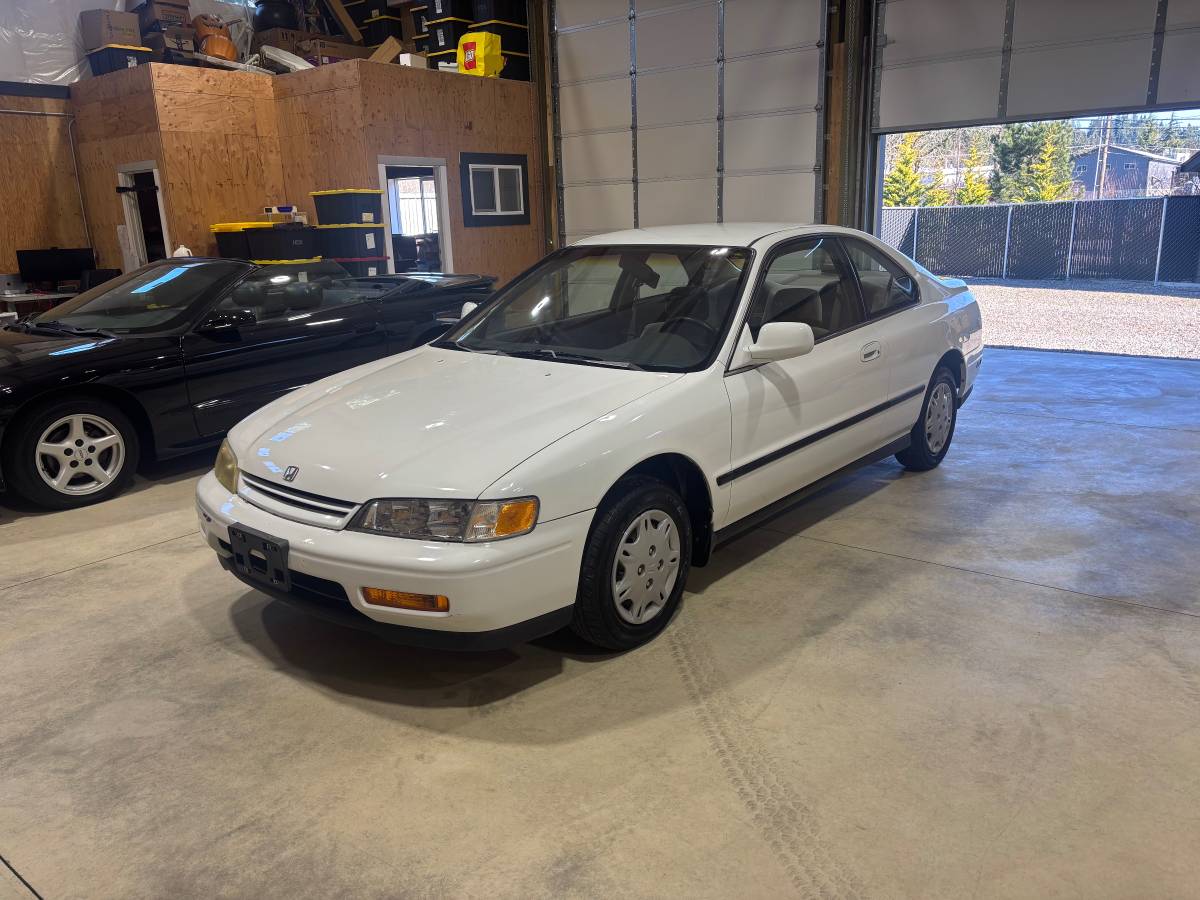 Honda-Accord-lx-coupe-2d-1995-white