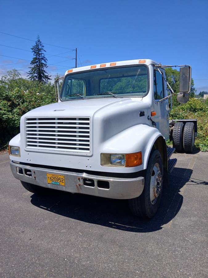 International-ihc-4700-1996-white