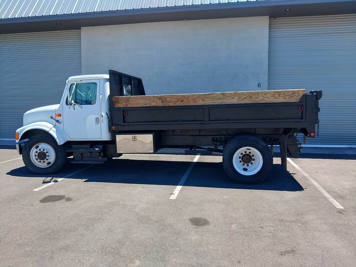 International-ihc-4700-1996-white