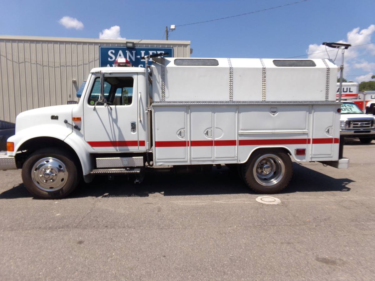 International-ihc-4700-low-profile-1995-white