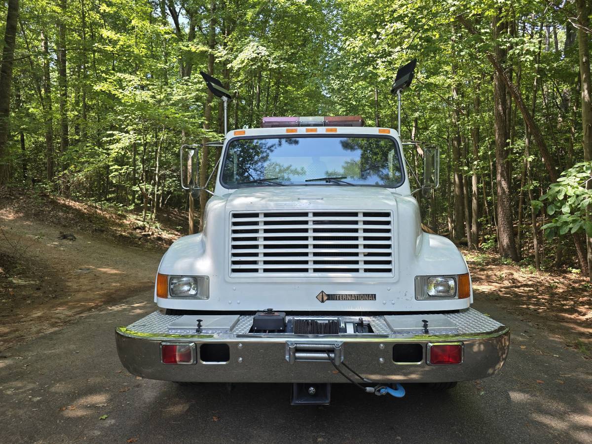 International-ihc-4700-low-profile-1995-white