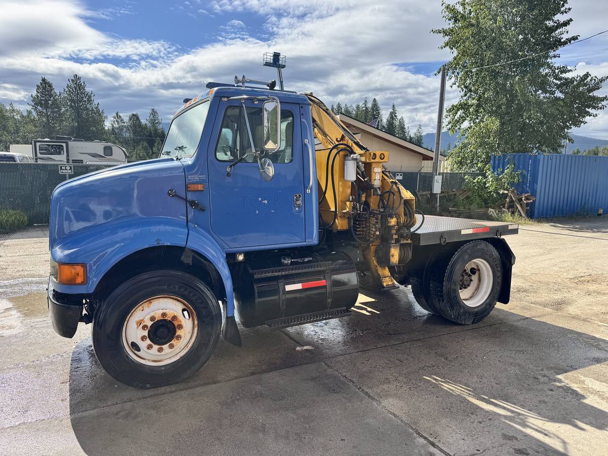 International-ihc-8100-1995-blue