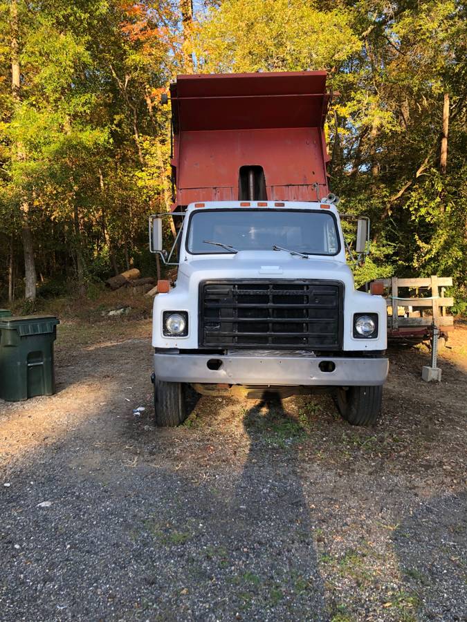 International-ihc-Dump-truck-1979-white