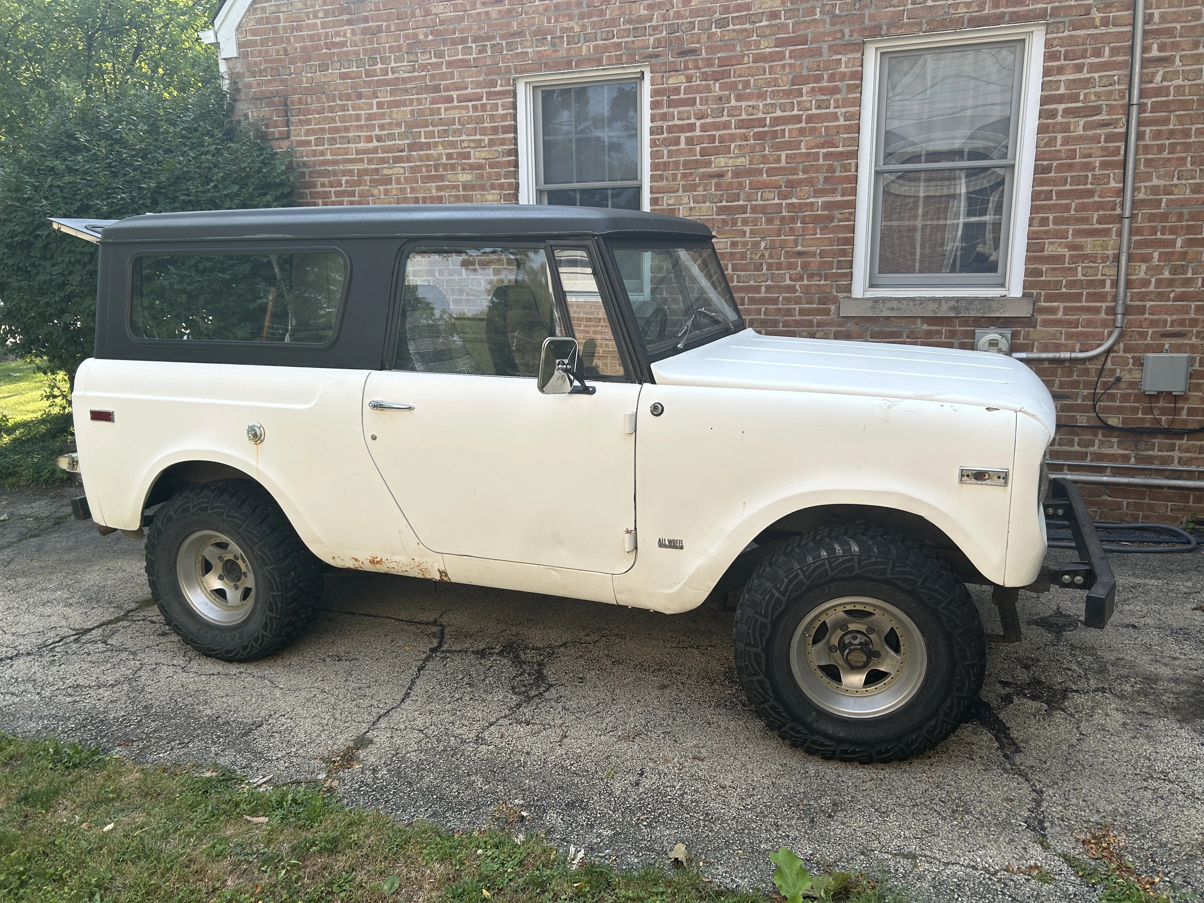 International-ihc-Harvester-scout-1971-White-Green
