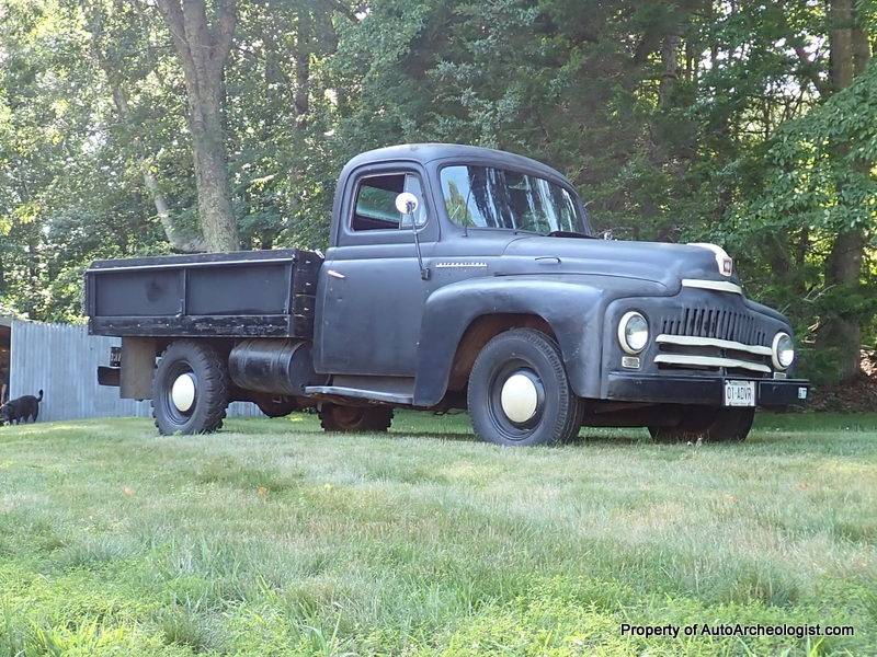 International-ihc-L120-flat-bed-1952-black