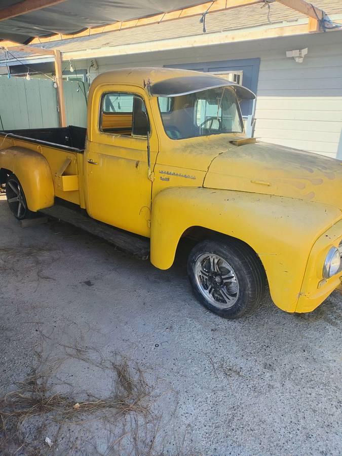 International-ihc-R110-1954-yellow