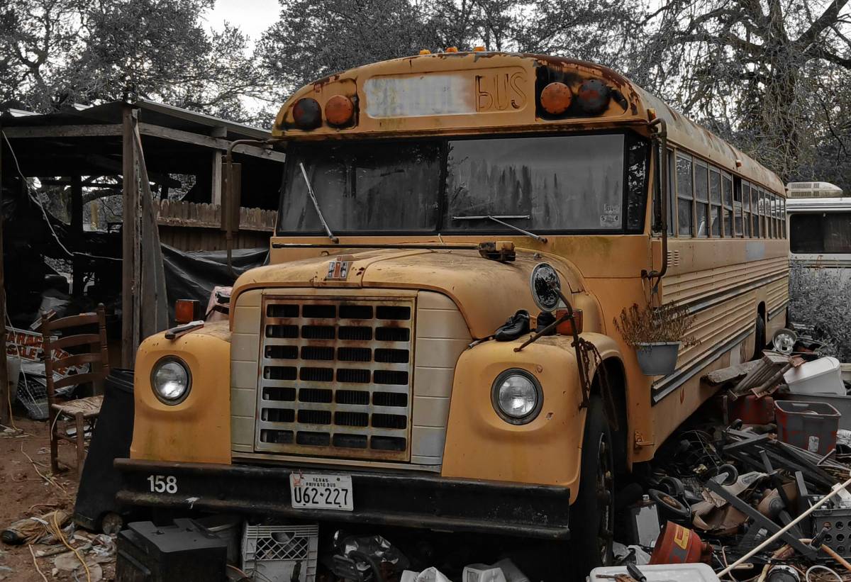 International-ihc-School-bus-1978-yellow