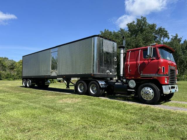 International-ihc-Transtar-ii-1975-red