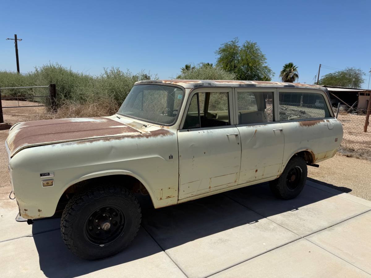 International-ihc-Travelall-1972-yellow