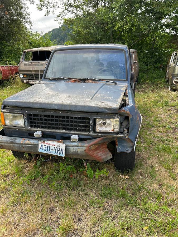 Isuzu-trooper-1988-blue
