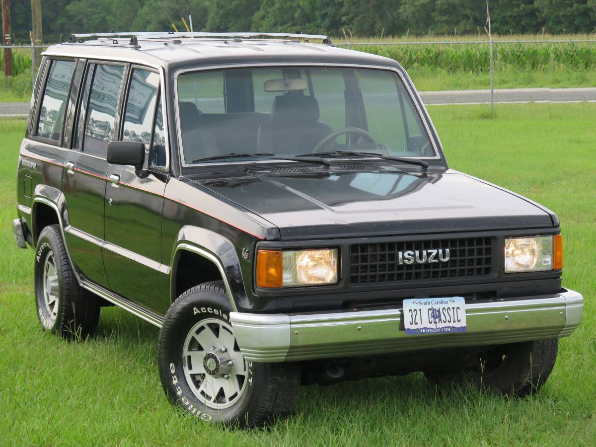Isuzu-trooper-1990-black