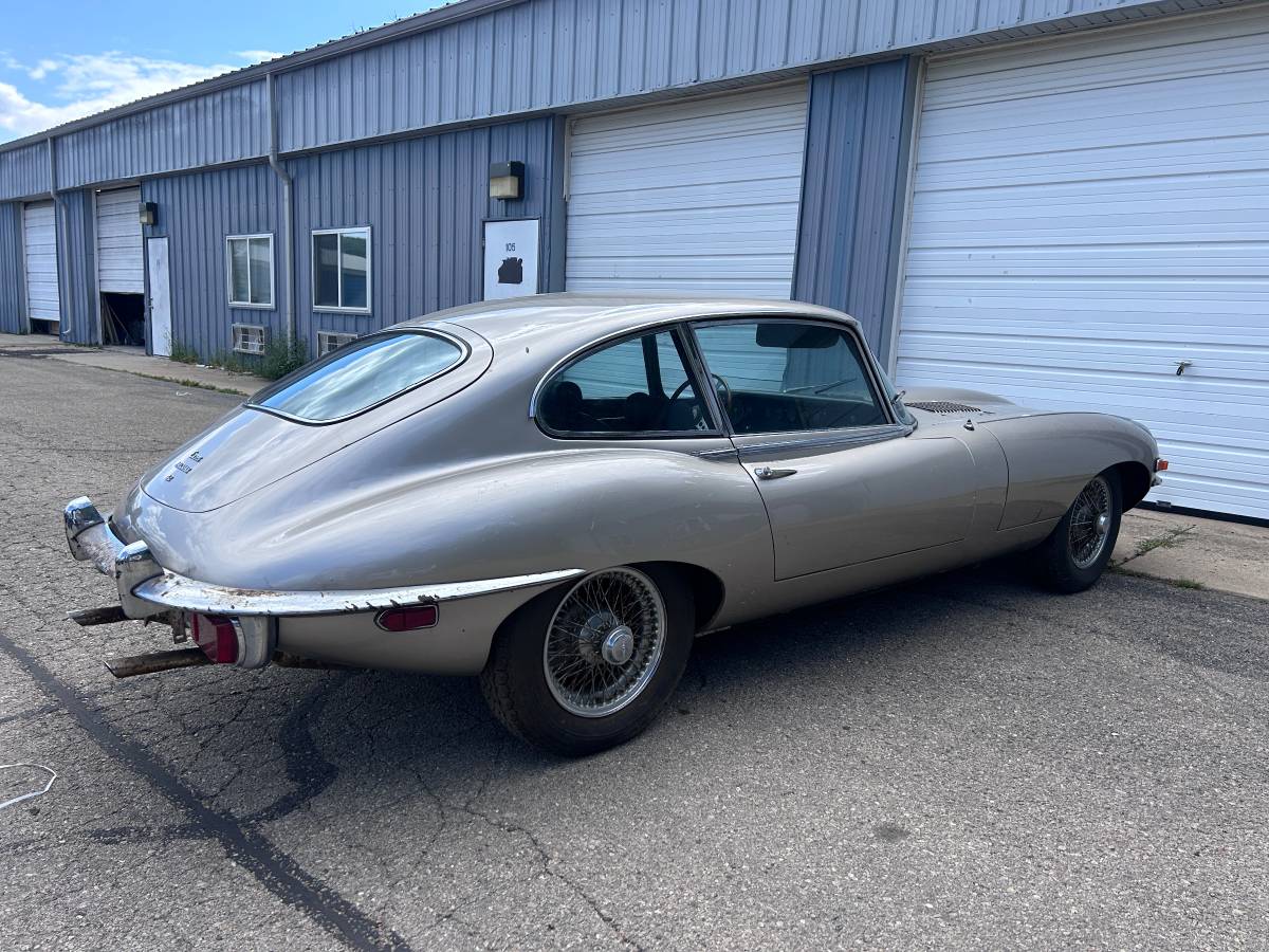 Jaguar-E-type-1967-silver