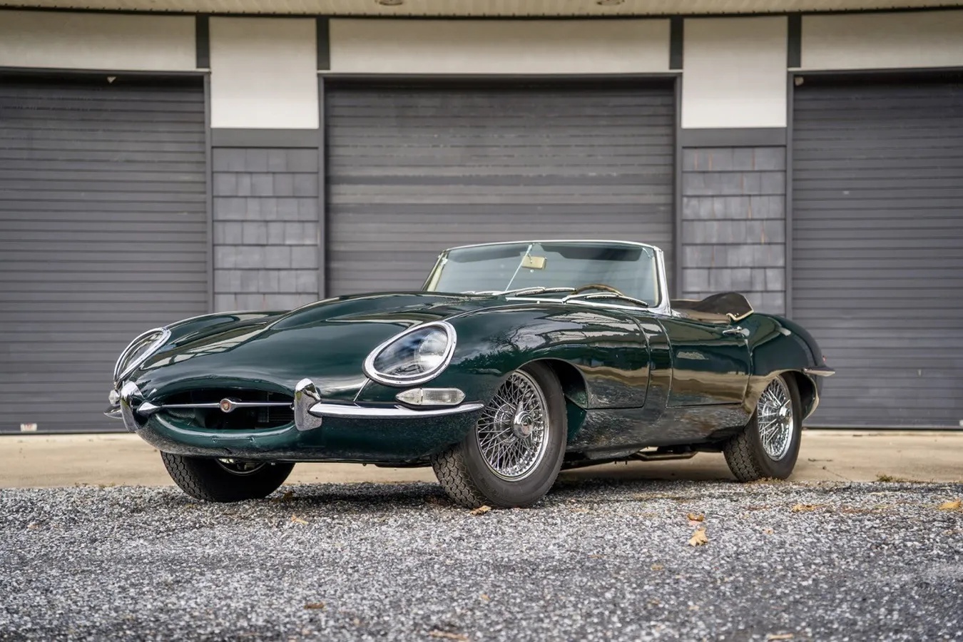 Jaguar-E-type-xke-1963-British-Racing-Green-Tan