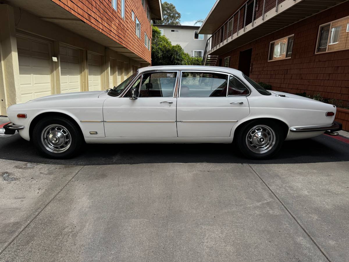 Jaguar-Xj6-1979