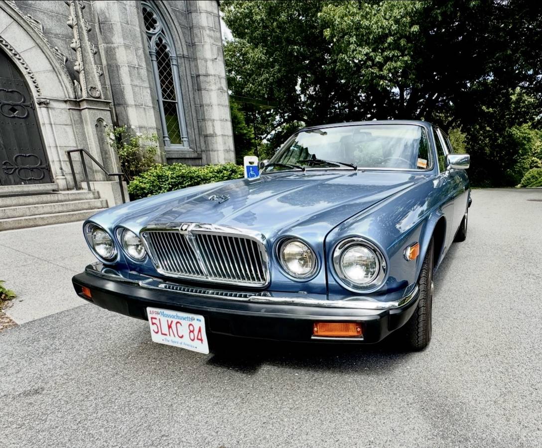 Jaguar-Xj6-1987-blue