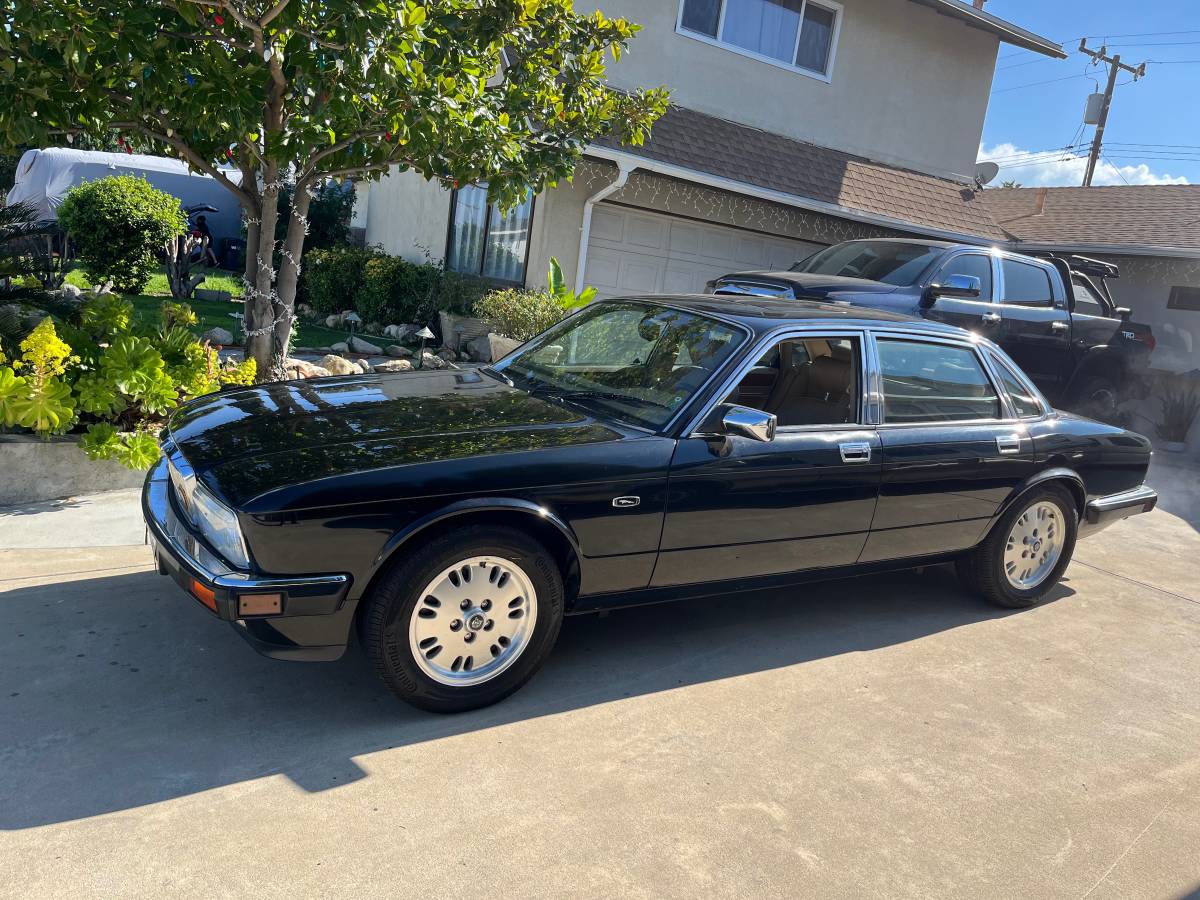 Jaguar-Xj6-1994-black
