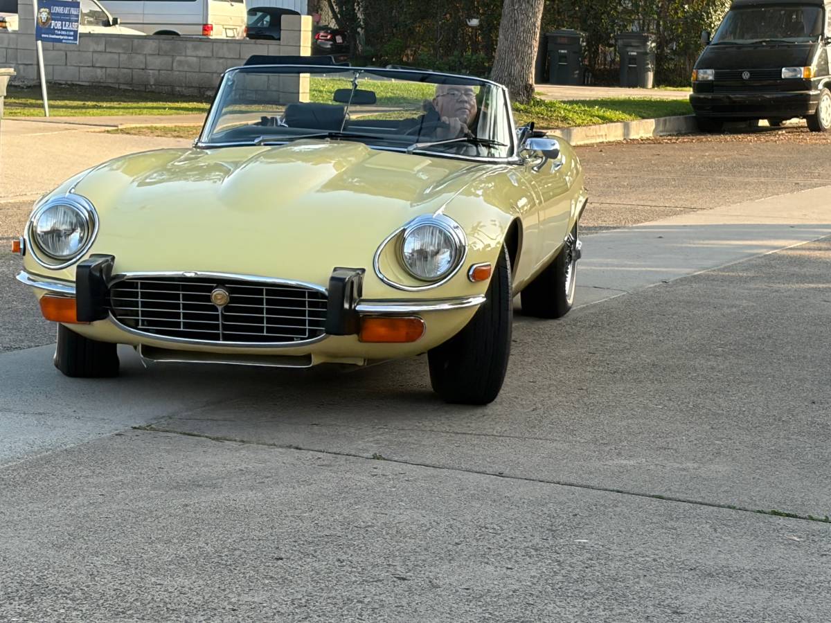 Jaguar-Xke-type-iii-convertible-1974-yellow