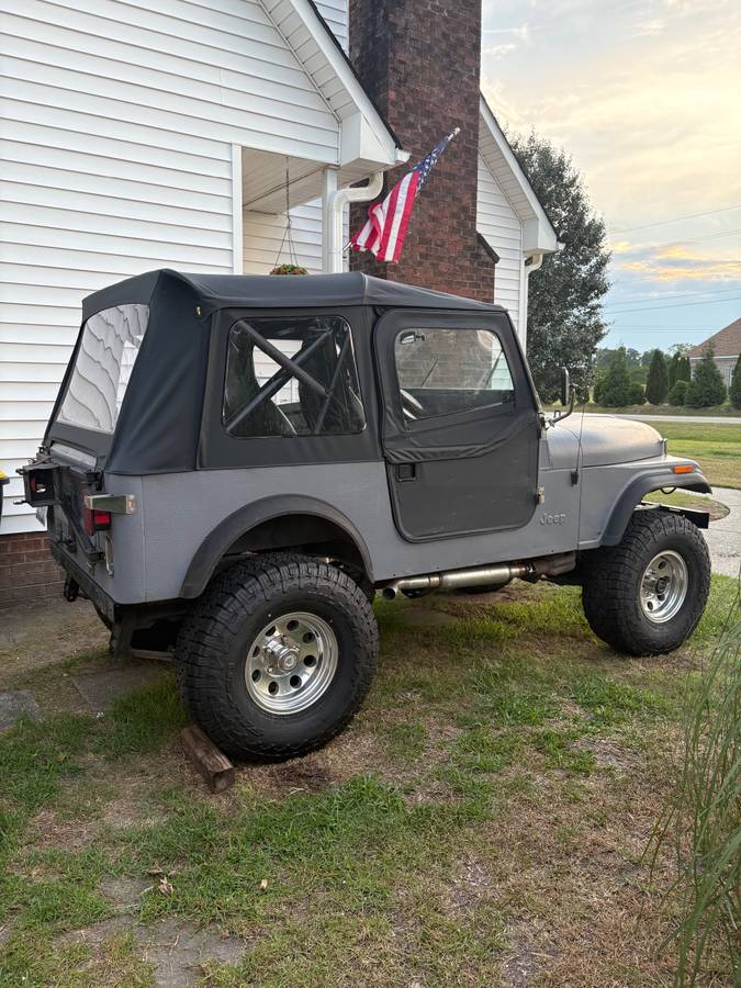 Jeep-1985-grey