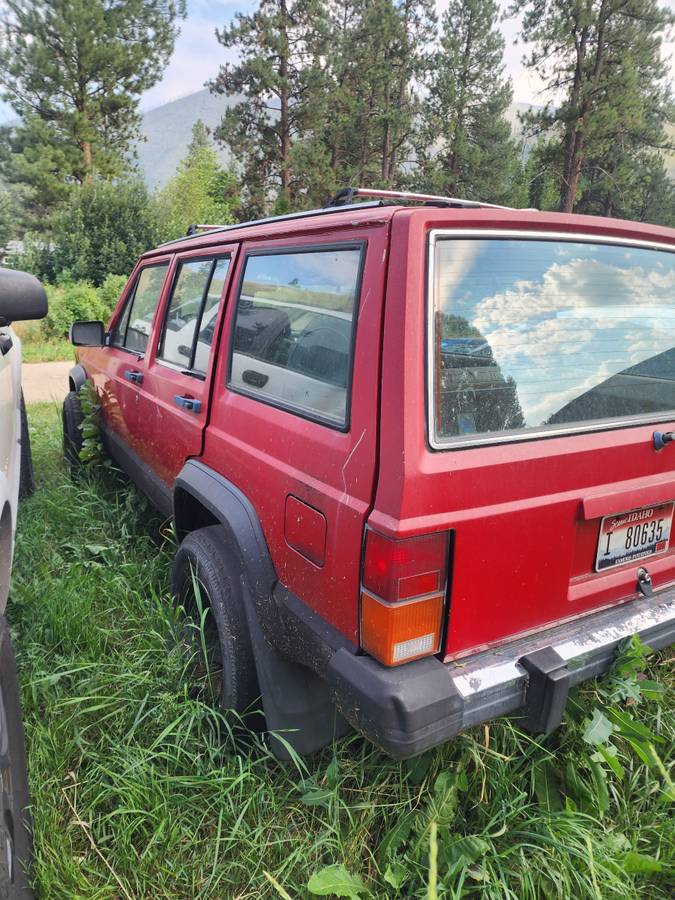 Jeep-Cherokee-1900