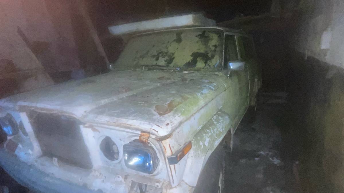 Jeep-Cherokee-1980-white
