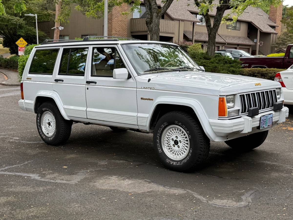 Jeep-Cherokee-limited-1991-white