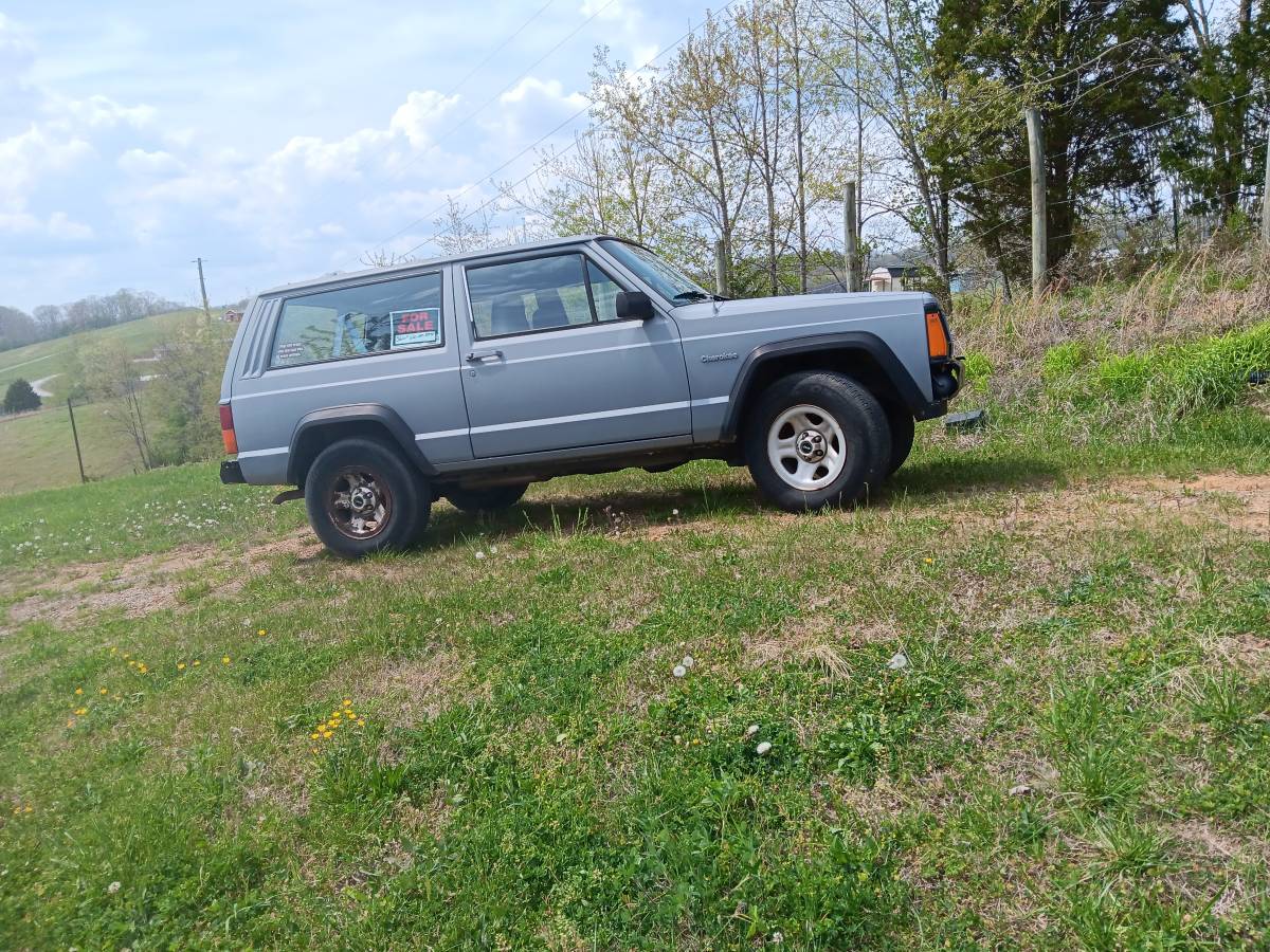 Jeep-Cherokee-sport-4x4-1996-grey