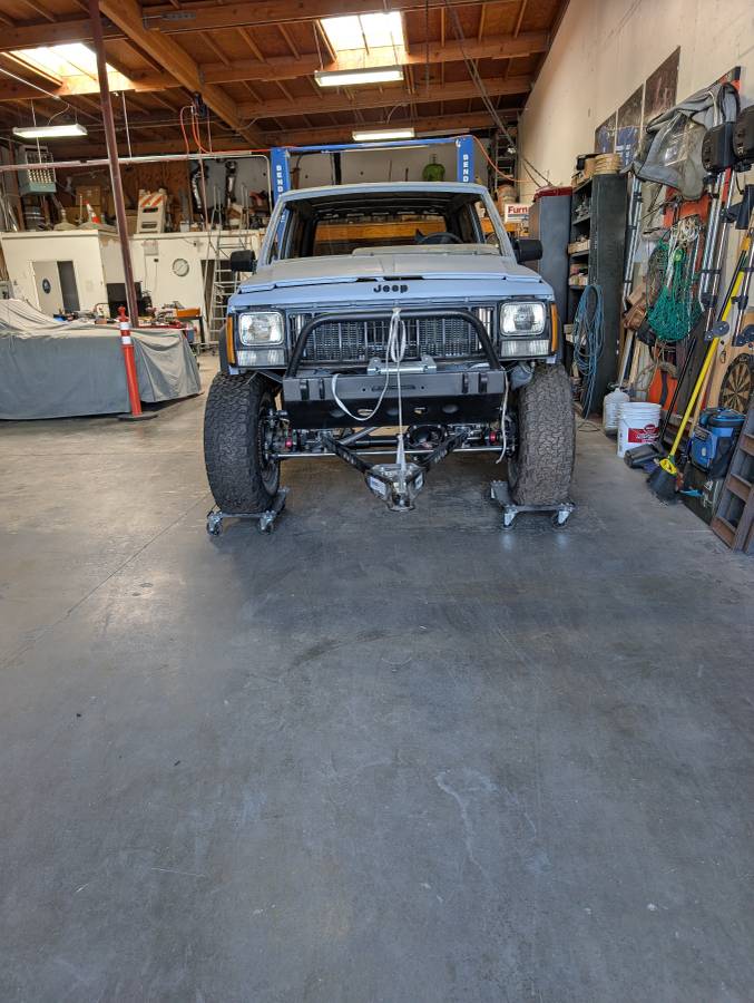 Jeep-Cherokee-xj-1989-grey