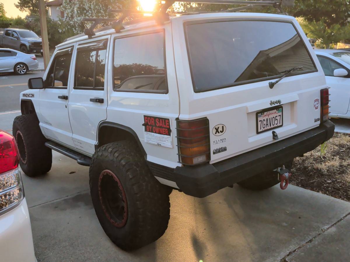 Jeep-Cherokee-xj-1996-white