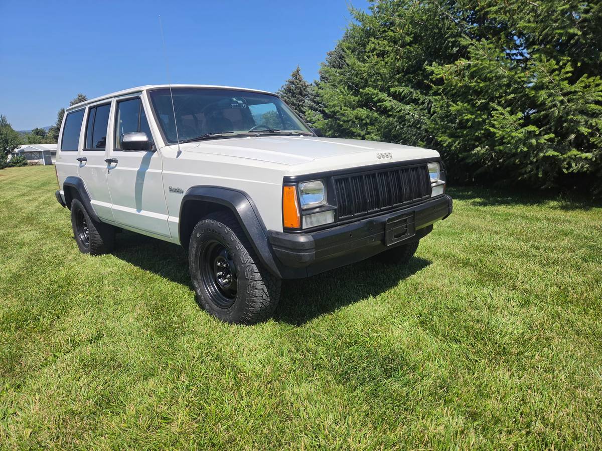 Jeep-Cherokee-xj-1996-white