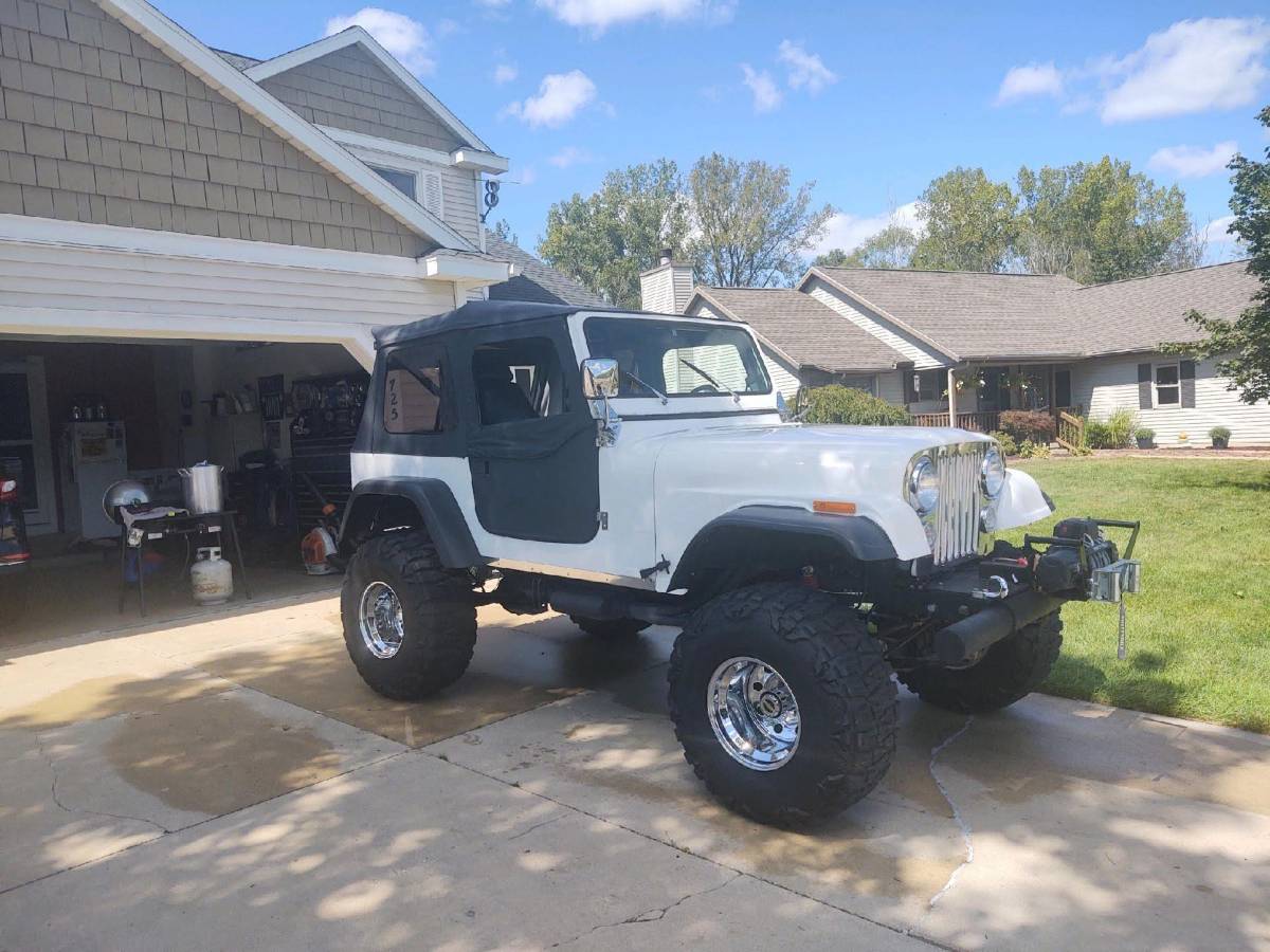 Jeep-Cj-7-1976-white